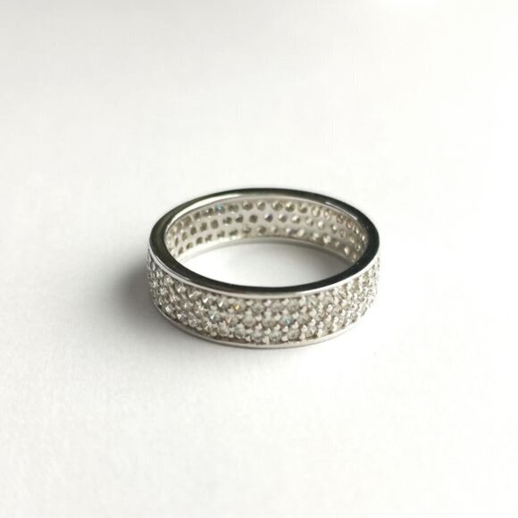 White Sapphire eternity band ring in Sterling Silver size 7 - Picture 2 of 7